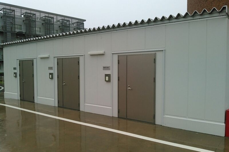 休憩室と倉庫の施工