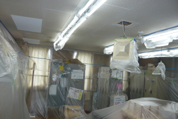 事務所の改修工事を行いました。